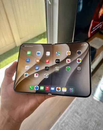 harrisontechyt's tweet photo. Samsung Galaxy Z Fold 8 Ultra: $2,099 to start. $2,699 for 1TB.
 
Apple's foldable the iPhone Ultra — lands in September.

How much do you think it'll cost?

I'll go first: $2,299. https://t.co/tmgbapkPmA