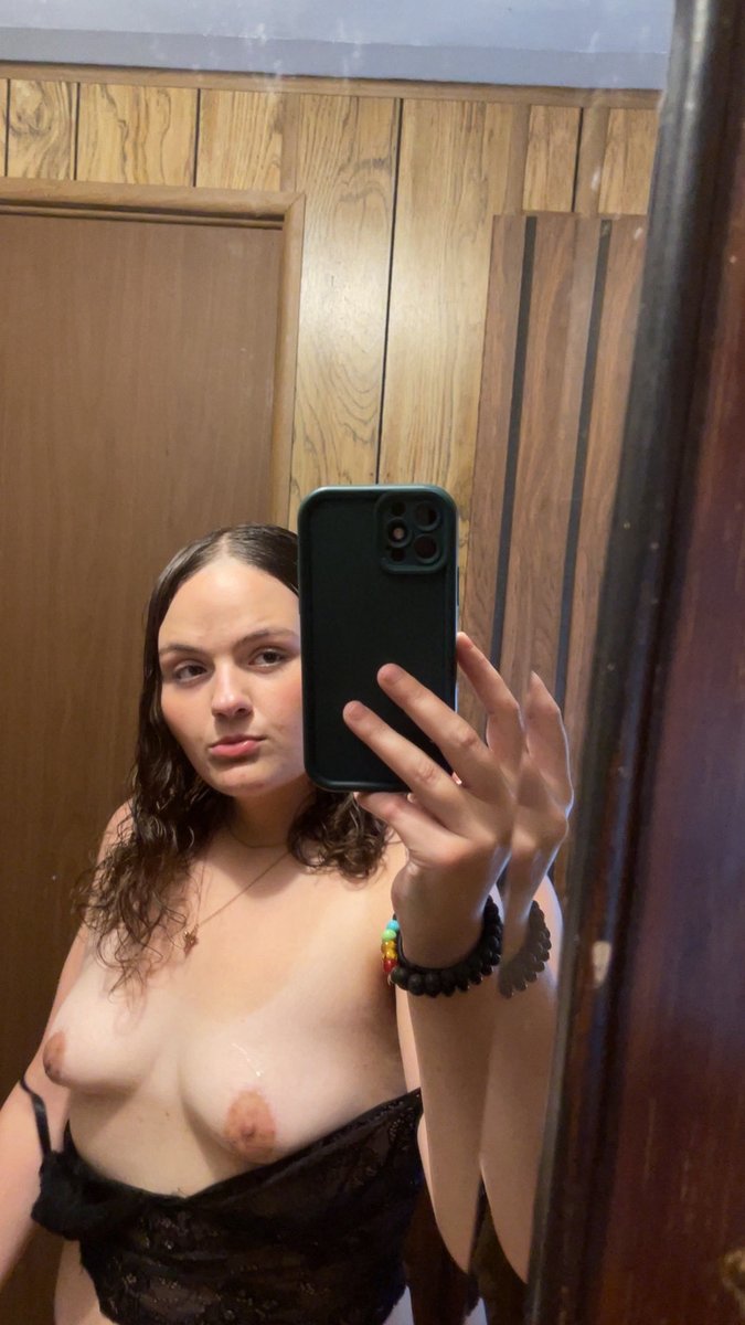 AvaHeart_22's tweet photo. Mmm, hope your nights🌃 going well😊 I’m so horny rn babe😉 come check it out for yourself:) https://t.co/f9c84KS59D