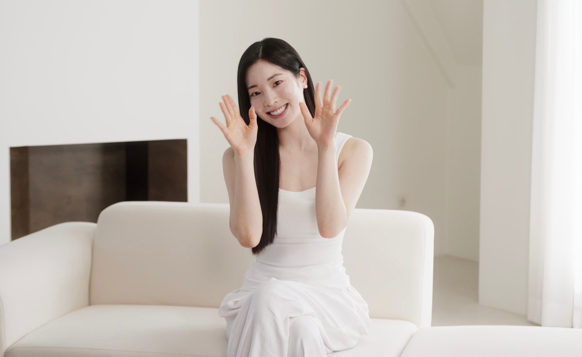 godmitzu's tweet photo. DAHYUN FOR DIOR BEAUTY https://t.co/YV6MXyoIvI