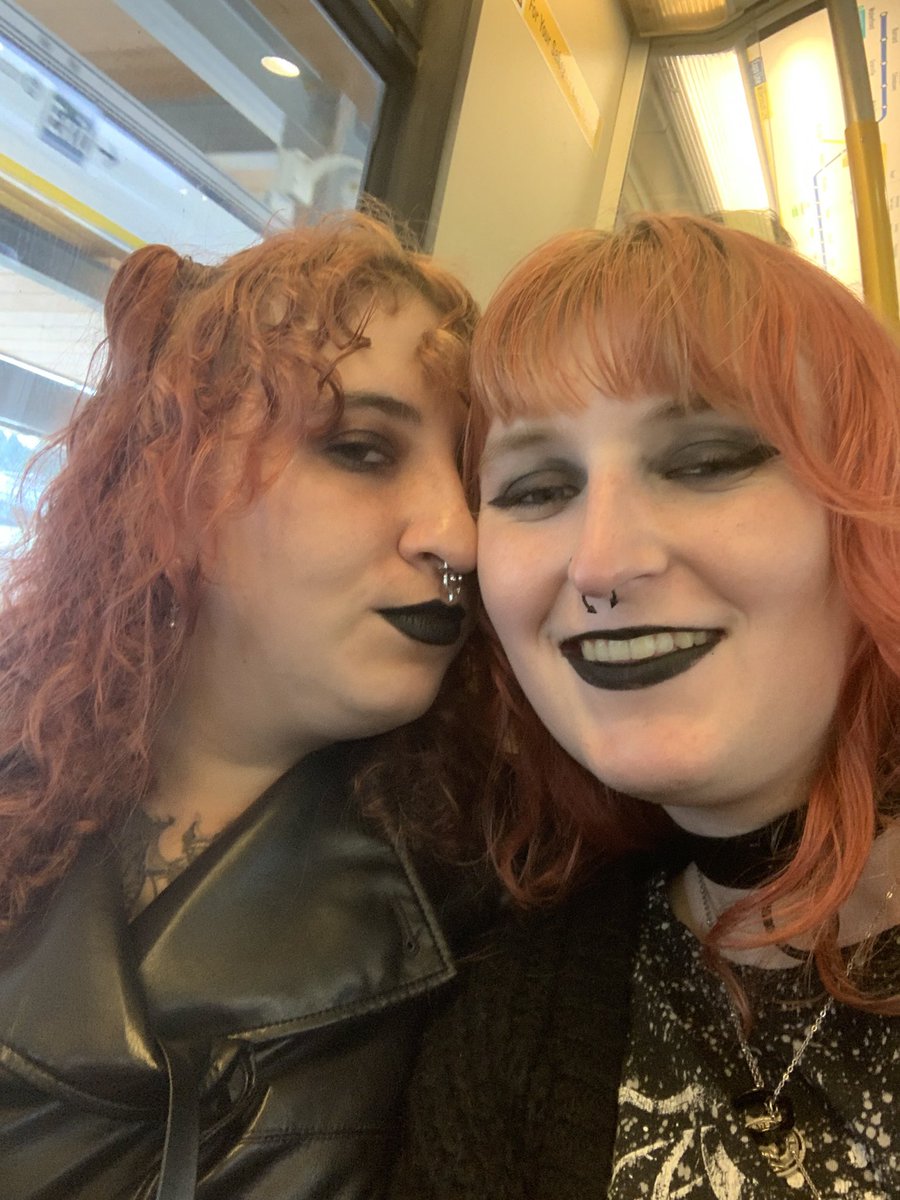 LexicalRhythm's tweet photo. @Broken_Vampire6 my girlfriend, everyone https://t.co/8rxwqopJiV