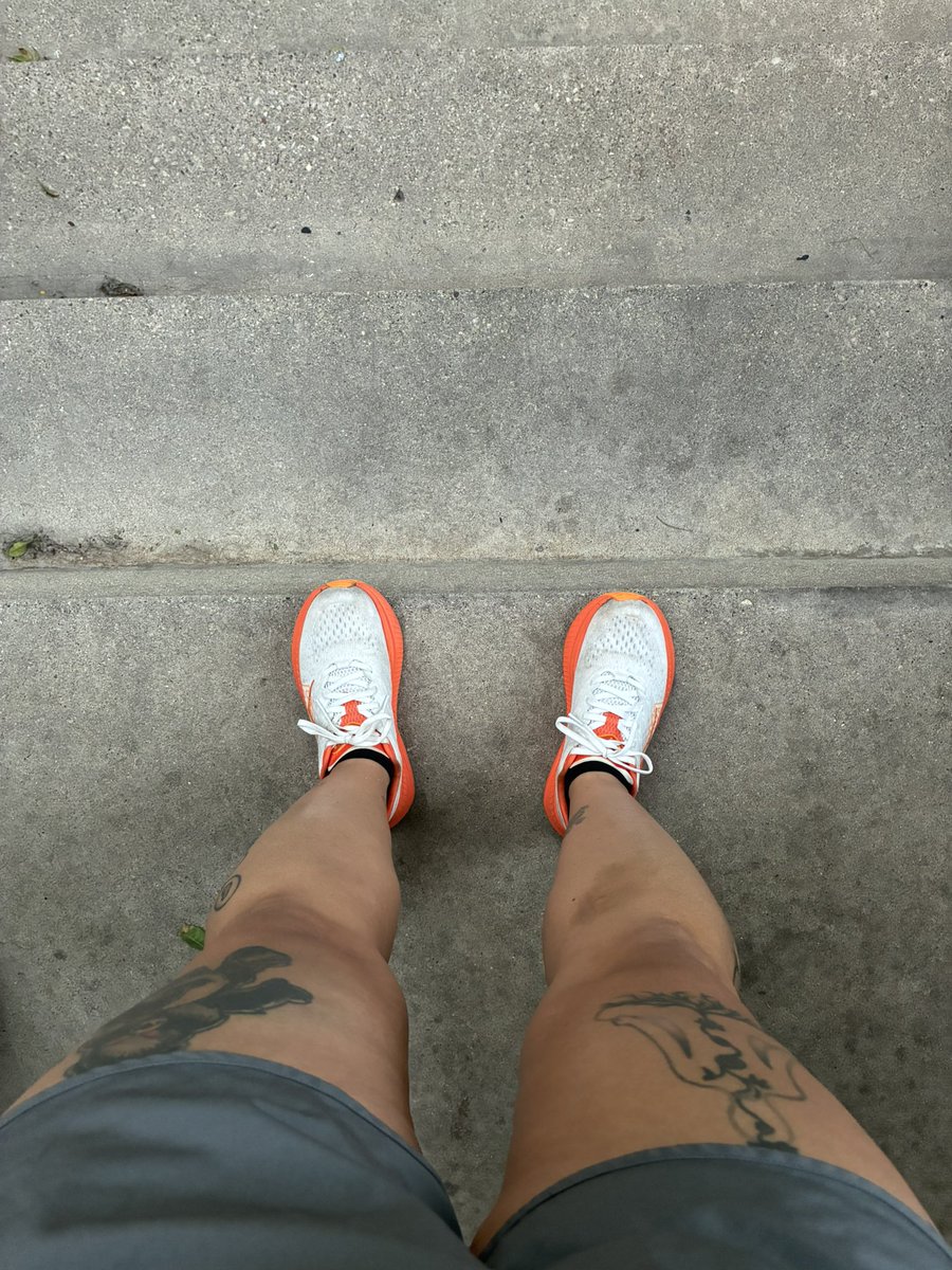 SueHappy3's tweet photo. #Sundayfunday #Runnergirl #Eveningruns #chicagosummernights https://t.co/HGDC8Ir8zy