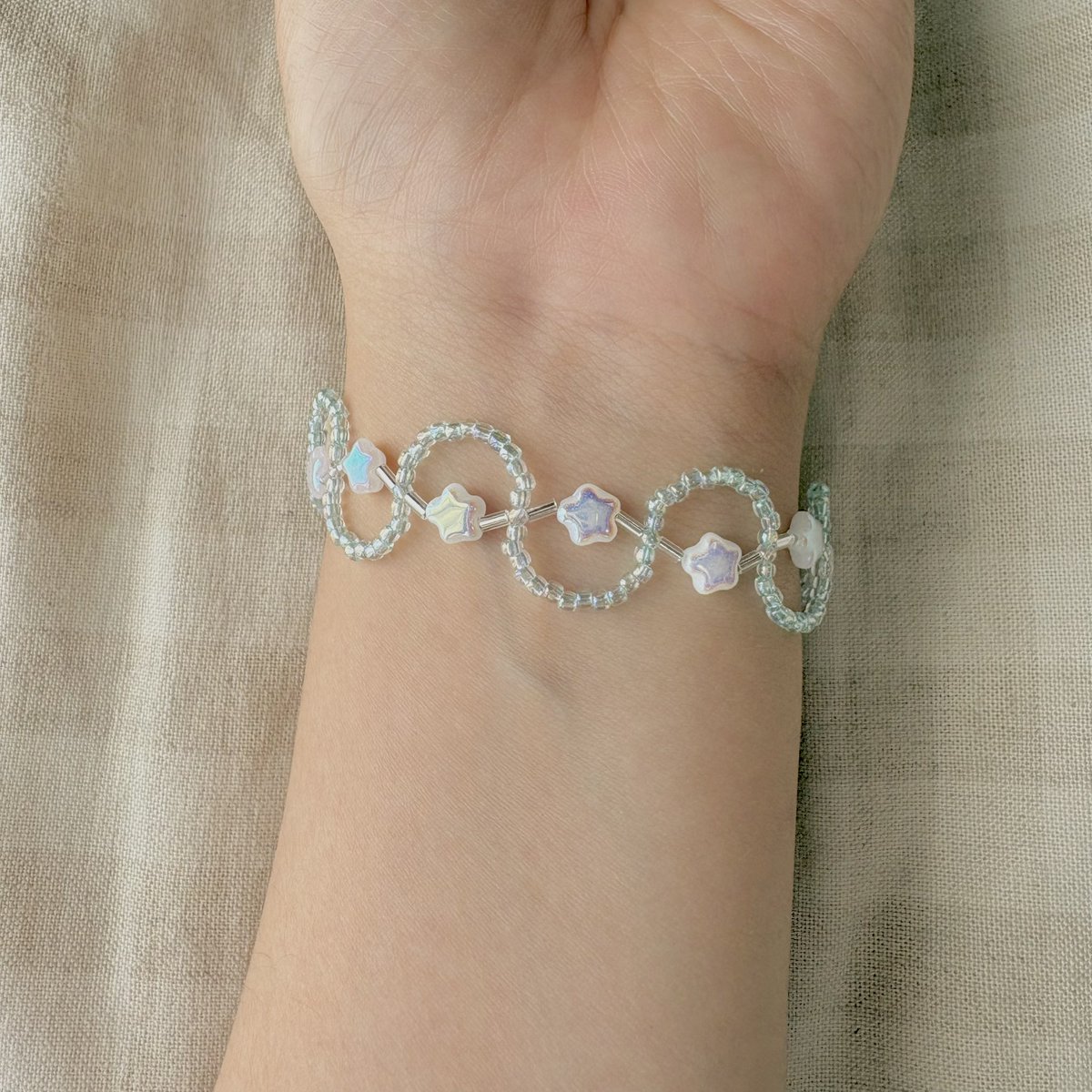 onigilian's tweet photo. うねうねと星のブレスレット🌟
色違いです🏝️
#ハンドメイド https://t.co/pEdwnViayJ