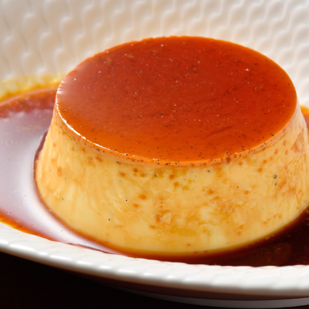 GarasunomoriWeb's tweet photo. カフェレストランおすすめメニュー
「クラシックプリン」
地元御殿場産の卵を使用。やさしい甘さとほろ苦いカラメル がどこか懐かしい。かため派にもなめらか派にも愛される、絶妙な食感のプリンです。 https://t.co/OFZyBPnGkH