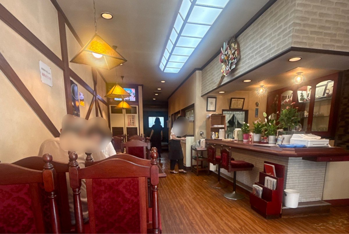 teishoku8's tweet photo. 西区花ノ木「キッチントーキョー本店」さん。大須のお店の姉妹店です。此方の方が一寸庶民的といいますか家族連れが多く奥に座敷もあります。大須店にはない「オムライス（赤出汁付）」が食べたくて… https://t.co/FaSj9O0zqH