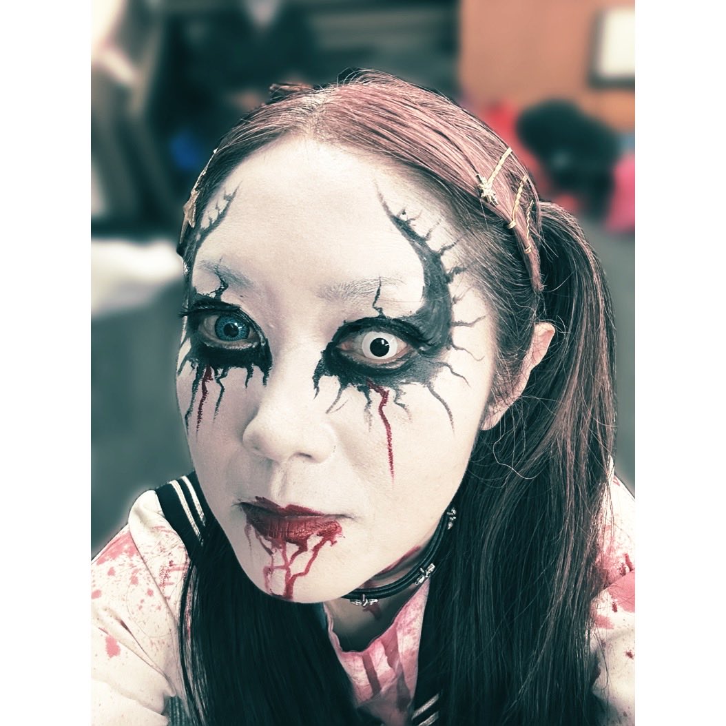 mipolorin's tweet photo. 昨日はゾンヒロリータ本八幡ルート14にてライブでした🌹✨

UNITED MONSTERSさん再始動おめでとうございます🎊
そしてお暑い中ご来場の皆様、共演の皆様、ルート14スタッフ様ほんとうにありがとうございました🩵

昨日は時間なくてみんなと写真取れなかったからぼっちのみで自分の後ろ姿と撮ってみたw https://t.co/ZDWxHy9VSd
