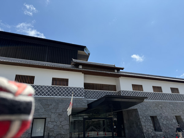 QTENGER's tweet photo. おつかレッド！
「旅する光の切り絵展」を見に、長崎歴史文化博物館に行ってきたぞ！
切り絵と光の融合で、幻想的できれいだったぞ✨
9/6まで展示しているみたいだから、ぜひ夏休み中にみんなも見にいってみてくれ😄
#長崎歴史文化博物館 #光の切り絵展 #夏休み https://t.co/TzgIM5g7Qc
