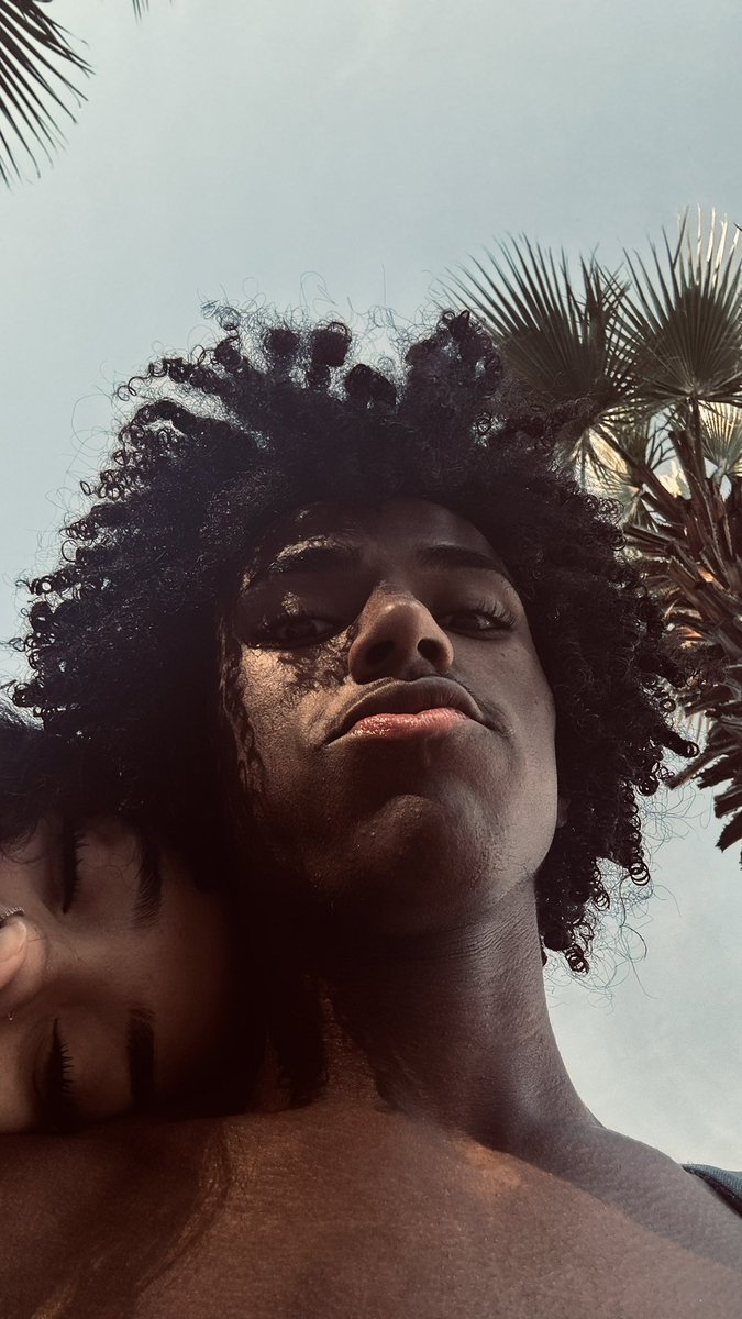 m4tooz's tweet photo. dia bom, com a companhia do meu nego. meu amor por vc não pode ser descrito em palavras, eu te amo 🤍 https://t.co/hWxELxJB71