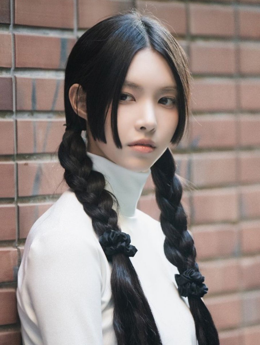 thebaseillit_'s tweet photo. YUNAH was asked about her goals during ILLIT's debut era, a time when it felt like much of the industry overlooked them, and some groups rarely mentioned their name.

“I want to be a good senior to the idols that come after me” https://t.co/3tKwkmYODm