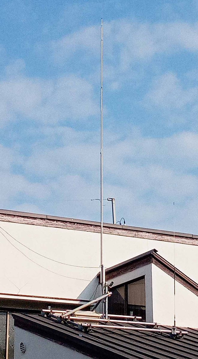JR3TGS's tweet photo. エナメル線の接続部がリベット止めなので修理は諦めて、延長コイルを取外してATU用のエレメントとして使用する事にしました。全長は6.5メートル。
エレメント自体は11メガ付近で共振してるみたい。
コイルが無い方がATUのチューンが取り易くなりました(^^♪ https://t.co/TKE9HQoD8Q