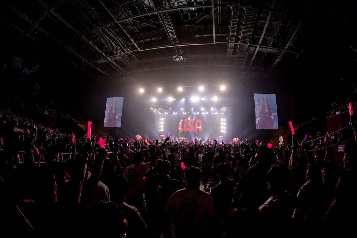 LiSA_OLiVE's tweet photo. 4月の武道館から始まった #LiSA15th 
国を超えてたくさんのアナタが一緒に編み上げてくれた#LiSA_ASiATOUR2026 。
本日韓国でファイナルを迎えました。楽しすぎた！自由すぎた！幸せすぎた！全部出しすぎた！どの瞬間も忘れられない。
この15年の見つけてくれたアナタが創ってくれたPatch Walk👣🪡仕立て上げられた私。間違ったルートなわけない！歩き続けてまた会いましょう。See you again🫶

LiSAは日本の夏フェスからUK&ヨーロッパツアー、そして日本のホールツアー　#LACEUP_TOUR へ向かいます👣🪡風邪ひきたくないーーー！！
全部最高な日を迎えたいーーー！
でもみんなとずーーーっと一緒で嬉しいー！
一緒がいい一生涯！
ひとまずアジアツアーおつかれさまでしたーー！ありがとうございましたーーー！🫶

📸　@vizkage
