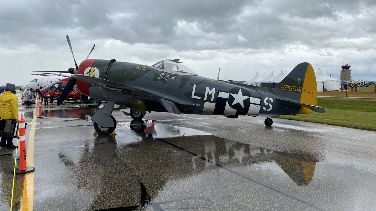 Rayner_JJ's tweet photo. GP Airshow 2026. Last time we see the Snowbirds for a few year. #Snowbirds #CFSnowbirds little wet n windy but overall great to see our birds. https://t.co/ClS7F5Sg7E