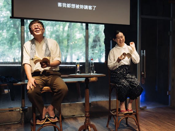 sato_masakazu's tweet photo. 爸爸在身邊
『＃父と暮せば』台湾公演公演
無事に終わりました。初めての朗読は不安でしたが、台湾の仲間たちが本当に頑張ってくれて、大成功だと思います。たくさん感想ももらいました。次は舞台でやれたらいいな。ありがとうございました😊謝謝〜🇹🇼 https://t.co/HPI1zgJ5HV