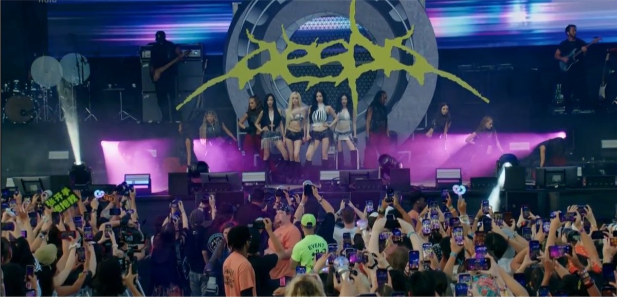 wntrult's tweet photo. aespa takes the stage at Lollapalooza Chicago 2026. 

AESPALOOZA TAKES OVER
#aespa #aespaAtLollapalooza https://t.co/r1IsSRY6A2