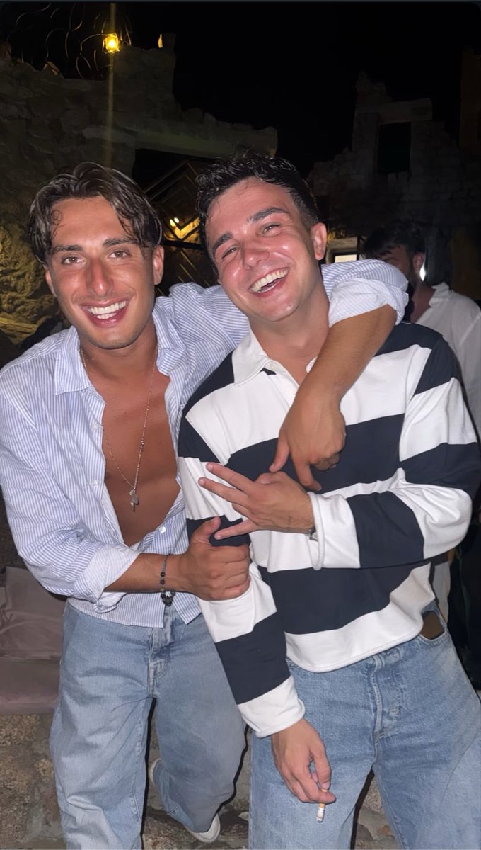 maryxamis's tweet photo. purtroppo l’ho vista 
purtroppo li soffro 
che belli che sono! https://t.co/Z6demewCWR
