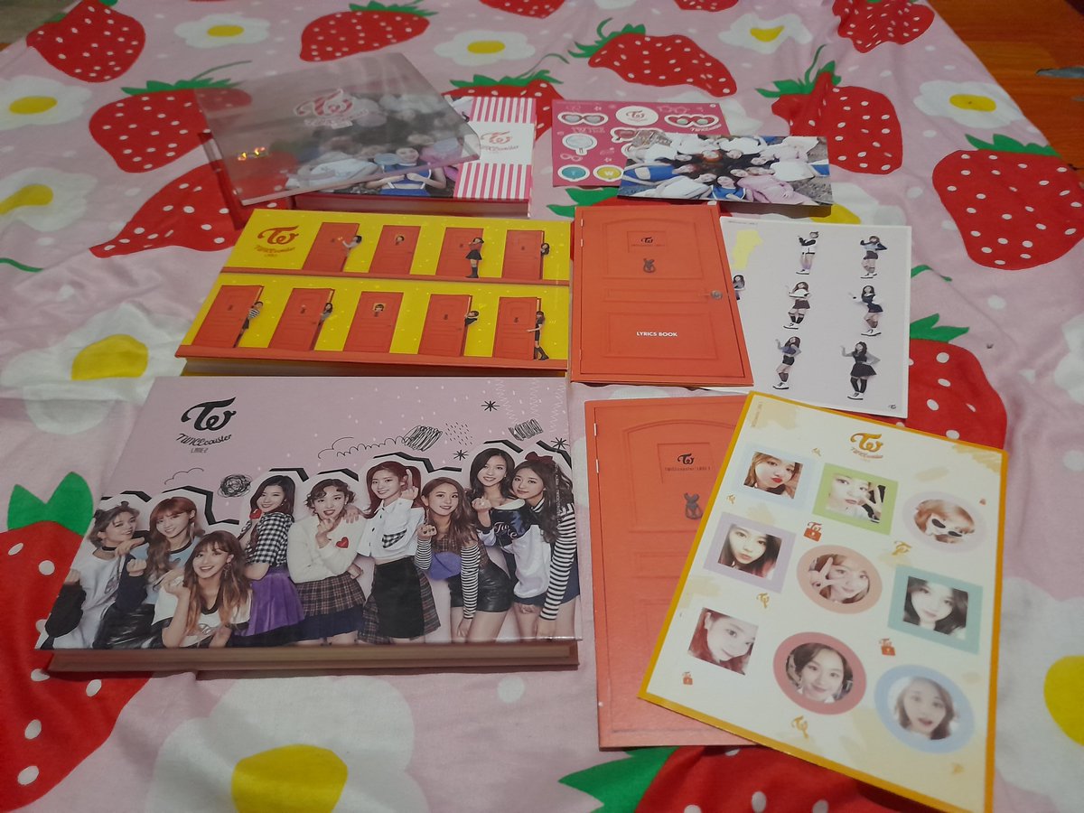 chaeunskyse's tweet photo. wts | lfb : twice &amp; bts

buy nyo na merch ko, 800 na lang can ship tommorow ^^ can book agad via jnt today, can do book mismo ikaw to make sure. via drop-off jnt. can do meetup near guimba (bayan) https://t.co/L101QbHRCf