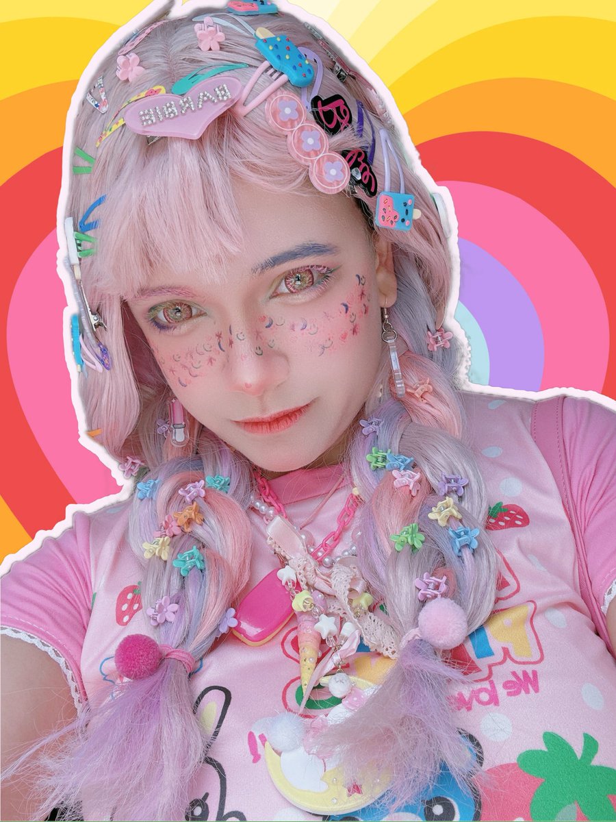 milamilarin's tweet photo. Thank u #Dashcon2 for being so fun. I now have the need to own a ballpit π€Ή
Also I'm in love with my makeup π Props to my Milamigos and I for coming up with having different colours for most steps of the makeup π I love the rainbow all around!!! https://t.co/lzXdZUeVo7