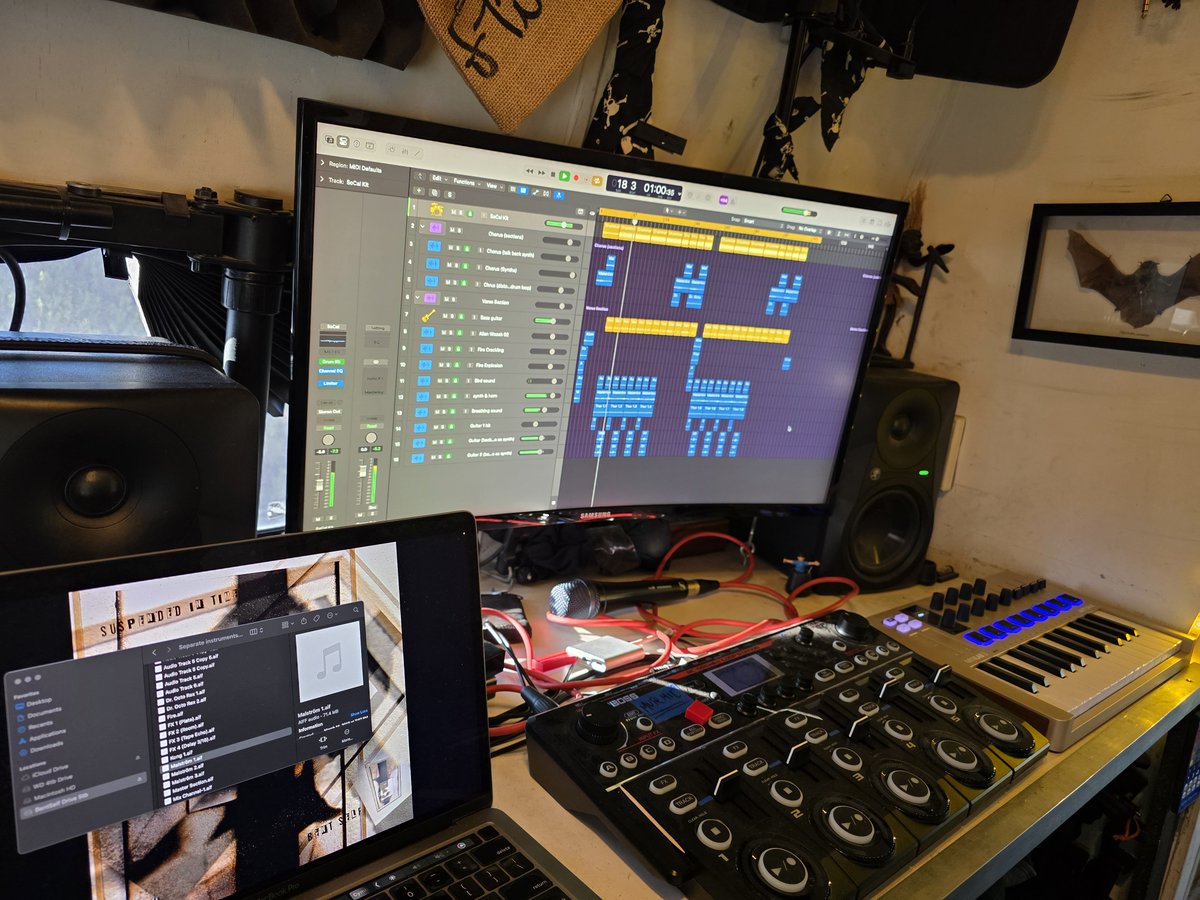 BentSelf's tweet photo. Bet you didn't know that schnauzers are electronic rock music producers !? https://t.co/BDNc3AXbxu