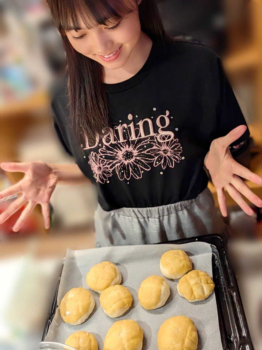followadream's tweet photo. K+TONEことねです！
ねぇねが作る手作りパンが美味しくて、自分でも作ってみたくなった🍞
#メロンパン が食べたくて、初めて自分で作ってみたよ〜
クッキー生地も上手くできて、最高に美味しかった😋

#パン作り #JC2 #鹿児島 #アイドル志望 #夏休み https://t.co/RWzst7pU43