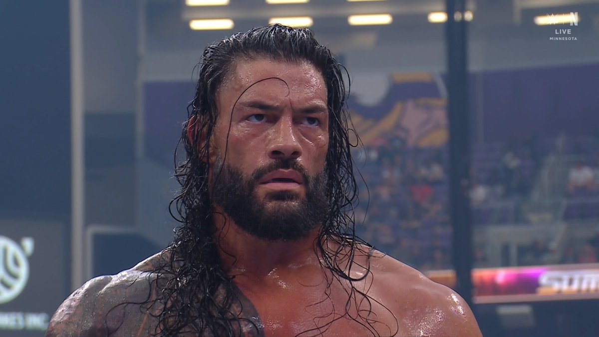 EliteClubS0B's tweet photo. ROMAN REIGNS HAD THE CHANCE TO HIT SETH ROLLINS WITH THE SHIELD CHAIR, BUT HE THREW IT AWAY.

ROLLINS CAN'T BELIEVE IT.

THIS IS CINEMA. 😭

#SummerSlam https://t.co/vQQAm83MpW