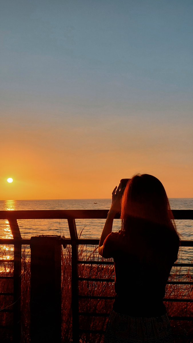 chviest's tweet photo. fall in lov with sunset manado 😖❤️ https://t.co/KH82fOTuiq