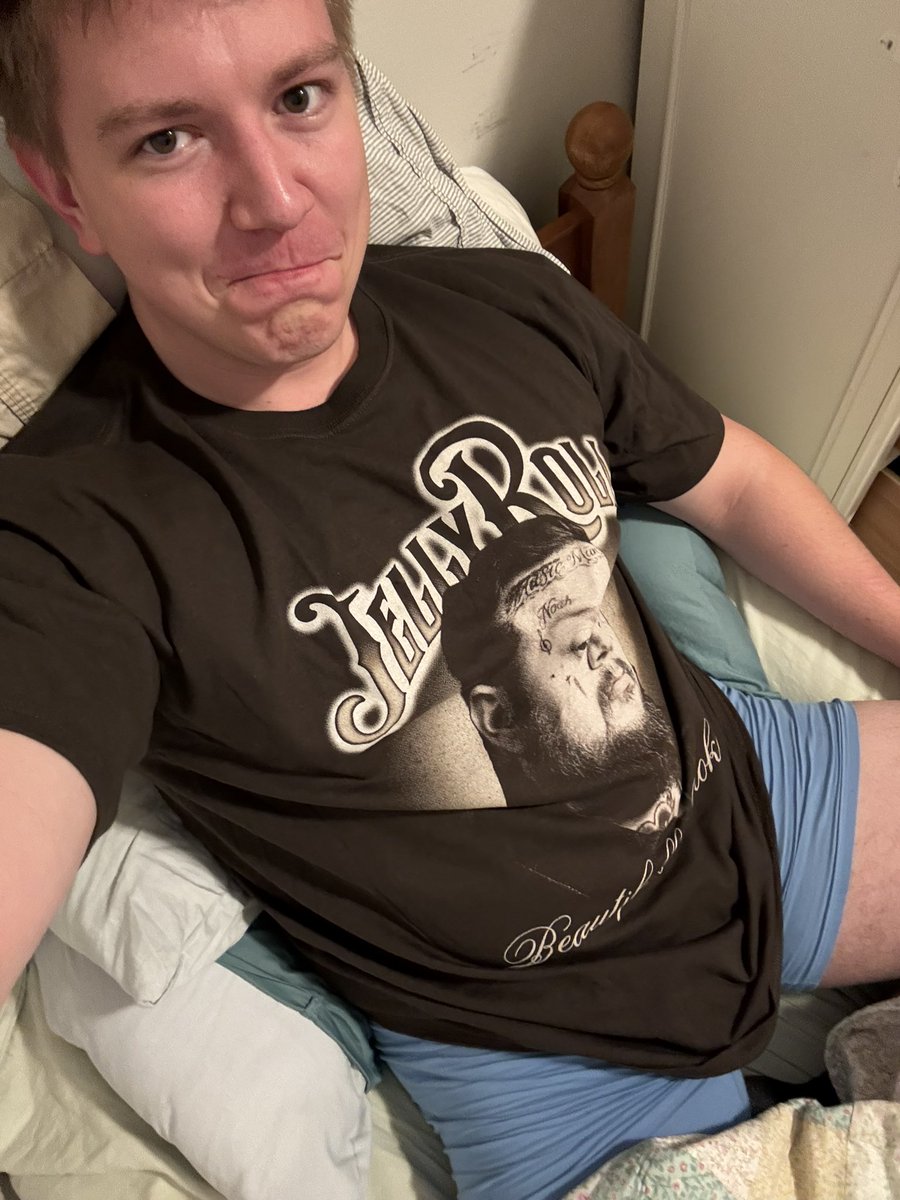 Joshontwt's tweet photo. cant stop giggling about my jelly roll shirt https://t.co/zHPbG01bRg