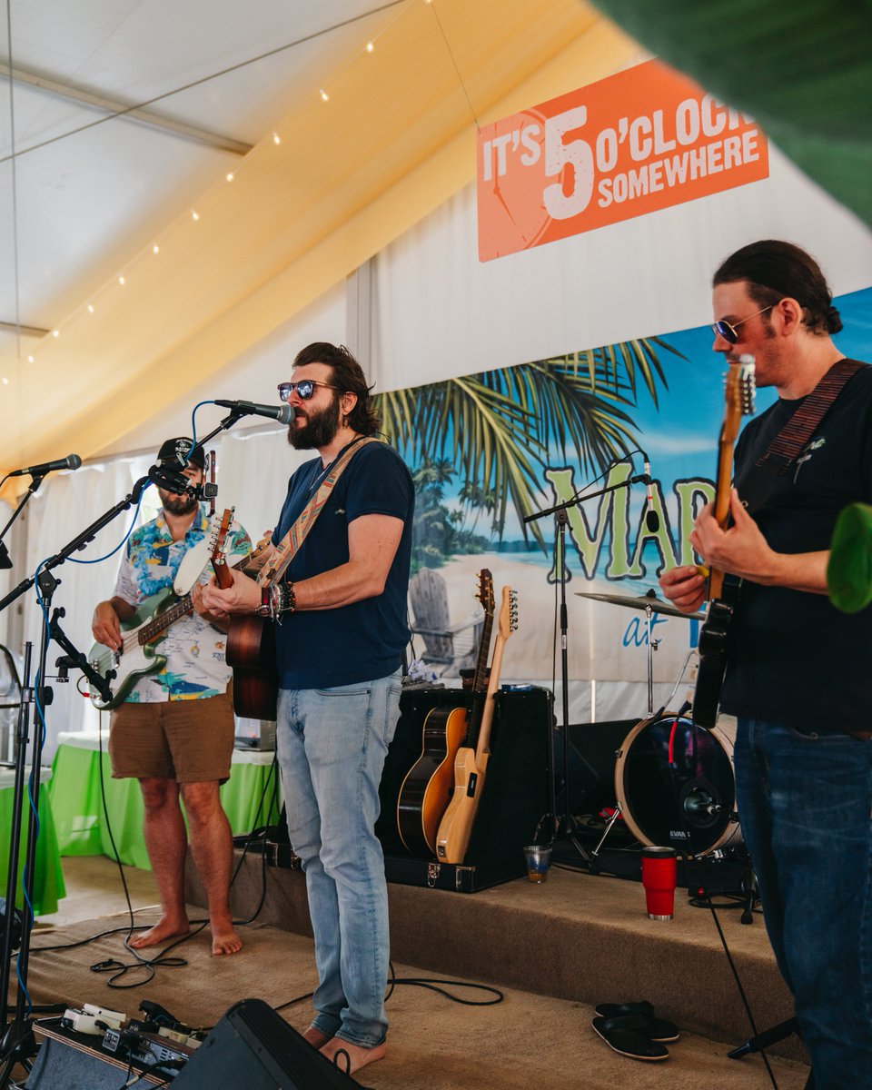 GORaymondJames's tweet photo. It's always five o'clock somewhere at the Wyndham Championship!

@Margaritaville at The Wyndham is a must-stop on your way into the tournament. Enjoy a cheeseburger in paradise and a frozen concoction in our most festive atmosphere with live music! https://t.co/A5mRllw2PN