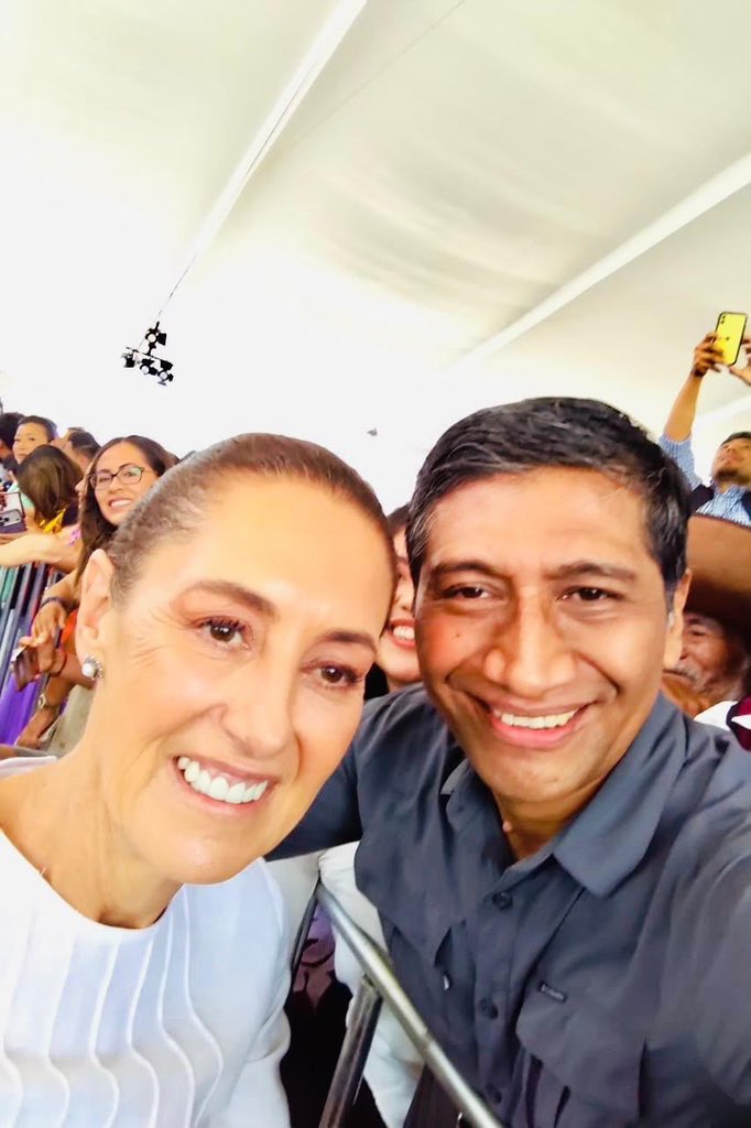 Alejandro_ALJ's tweet photo. Con mis compañeras y compañeros acudimos a San Lorenzo Cacaotepec al evento en el que nuestra Presidenta, la Dra. @Claudiashein, y nuestro Gobernador, el Ing. @salomonj, dieron inicio a la construcción del Hospital Regional de Especialidades. 🏥✨ https://t.co/FRAto0h7Lx