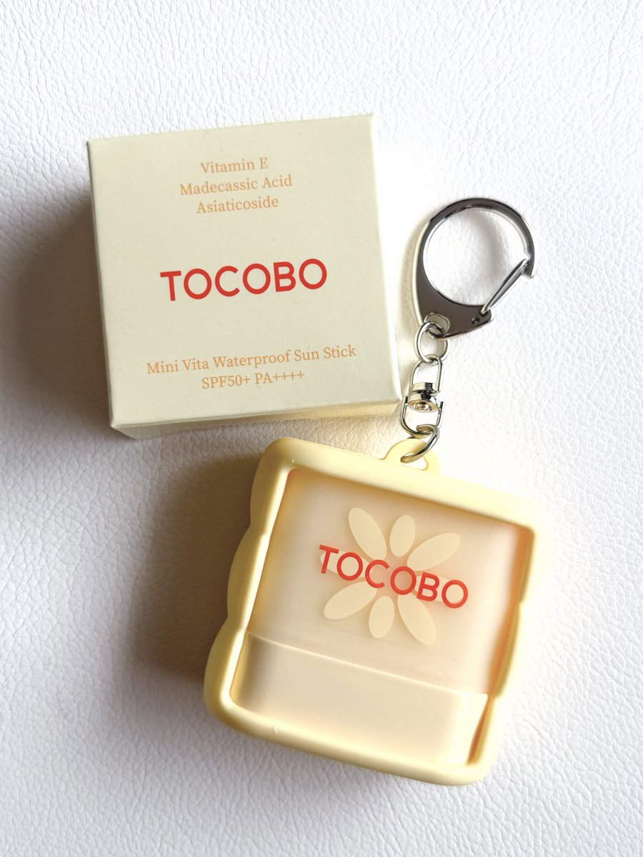 Ochayasan2020's tweet photo. TOCOBO JP
(@TOCOBO_JP )様より頂きました𓂃

ミニビタウォータープルーフ
　　　　　　　　サンスティック💛☀️

水と汗にも強い持続力！

ミニサンスティックキーリングに入れられるので、カバンなどにも付けられて、サッと取り出して使えるのも◎

このたびはありがとうございました.｡.:*♡ https://t.co/uAVsld3PQK