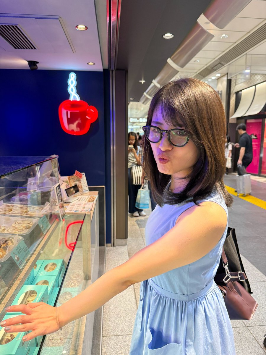Shoho_A's tweet photo. 昨日レイヤーカットにして
イメチェンした👓💇
8月!心機一転頑張る💪 https://t.co/RAc4jdFdgm