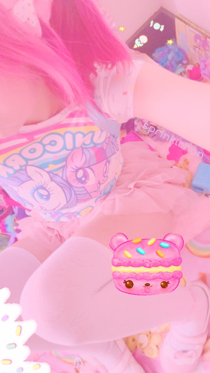 sprinklchan's tweet photo. ᡴꪫ . . intro-post !! 🎀🍭🍪 
👑🐰 kyi . 02' .⚢🦄🍀 ʚ 𝜗ৎ ˎˊ˗ 
. • . • . • . • . • . • . • . • . • . ʚїɞ
#cutecoretwt #jojifukutwt 🍬 !! https://t.co/90Pq84JGbm