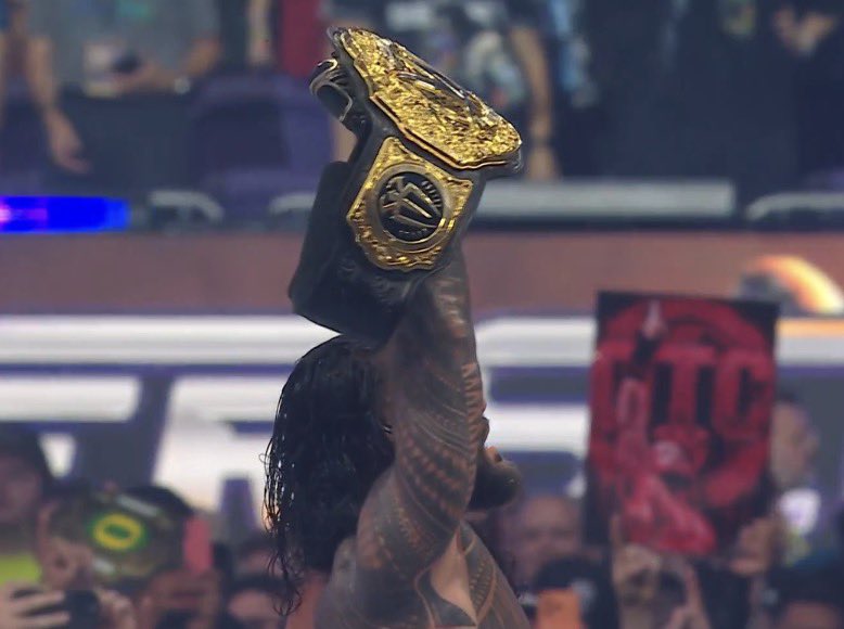 FadeAwayMedia's tweet photo. ROMAN REIGNS RETAINS THE WORLD HEAVYWEIGHT CHAMPIONSHIP 

#SummerSlam https://t.co/J2KejURekF