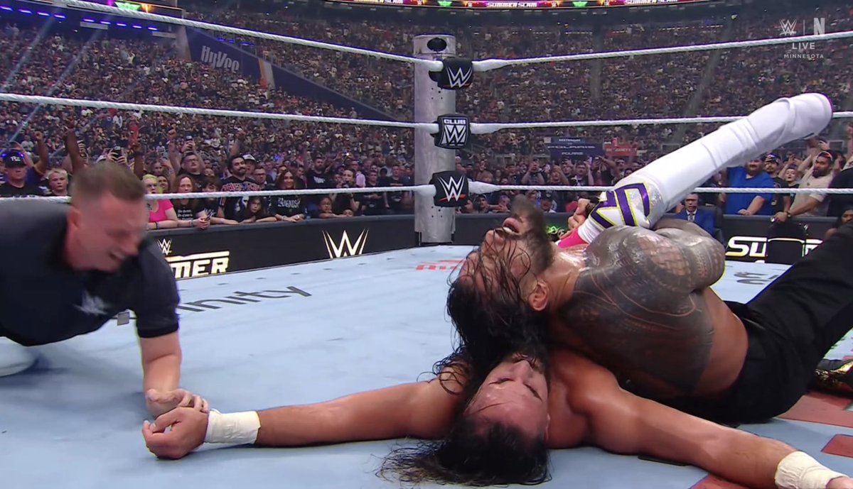 GanderBaker's tweet photo. An all time classic 
Rollins V Reigns 
⭐️⭐️⭐️⭐️⭐️Classic
#Summerslam https://t.co/npISUZEUxM