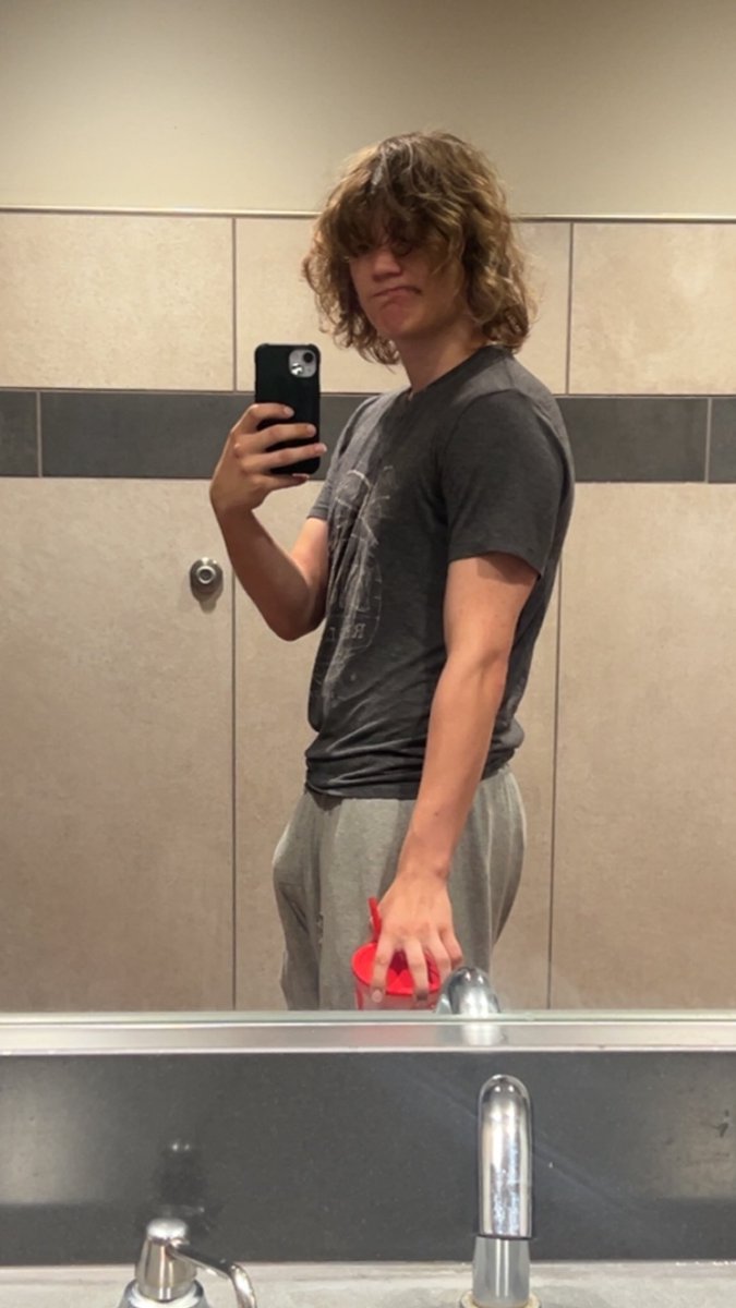 AlfredoFetus's tweet photo. i dont think i should wear these pants in public😭 https://t.co/fZGqrrcyJd