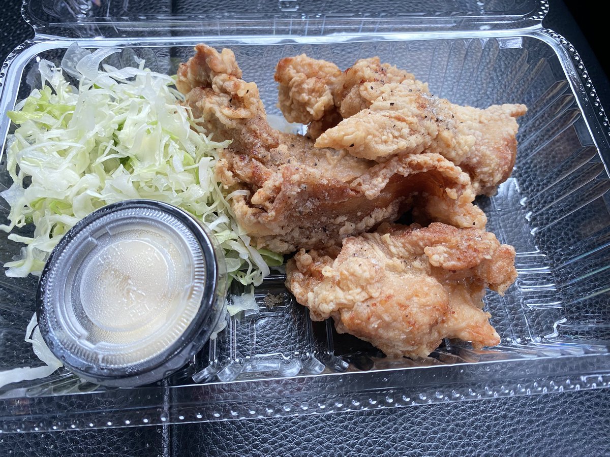 egaopon0828's tweet photo. らー麺大芽さん
ねぎらー麺(しお) 特注幅平打ち麺変更
テイクアウト 自家製フライドチキン(3個)予備知識無しで幅平打ちにびっくりねぎも＋120円とは思えないほどの量で大満足 今から晩酌が楽しみ笑
ごちそうさまでした笑
#らー麺大芽 #下妻市 #らーめん #フライドチキン https://t.co/OGmLWU0tT5