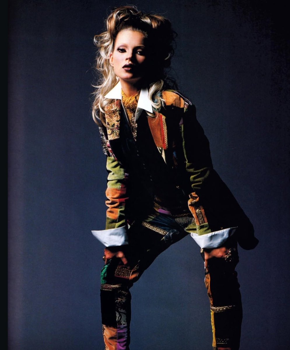 PHEAUXCOUTURE's tweet photo. Kate Moss photographed by Patrick
Demarchelier for Harper’s Bazaar September (1992) makeup by Kevyn Aucoin https://t.co/6Sb9B7jYbz