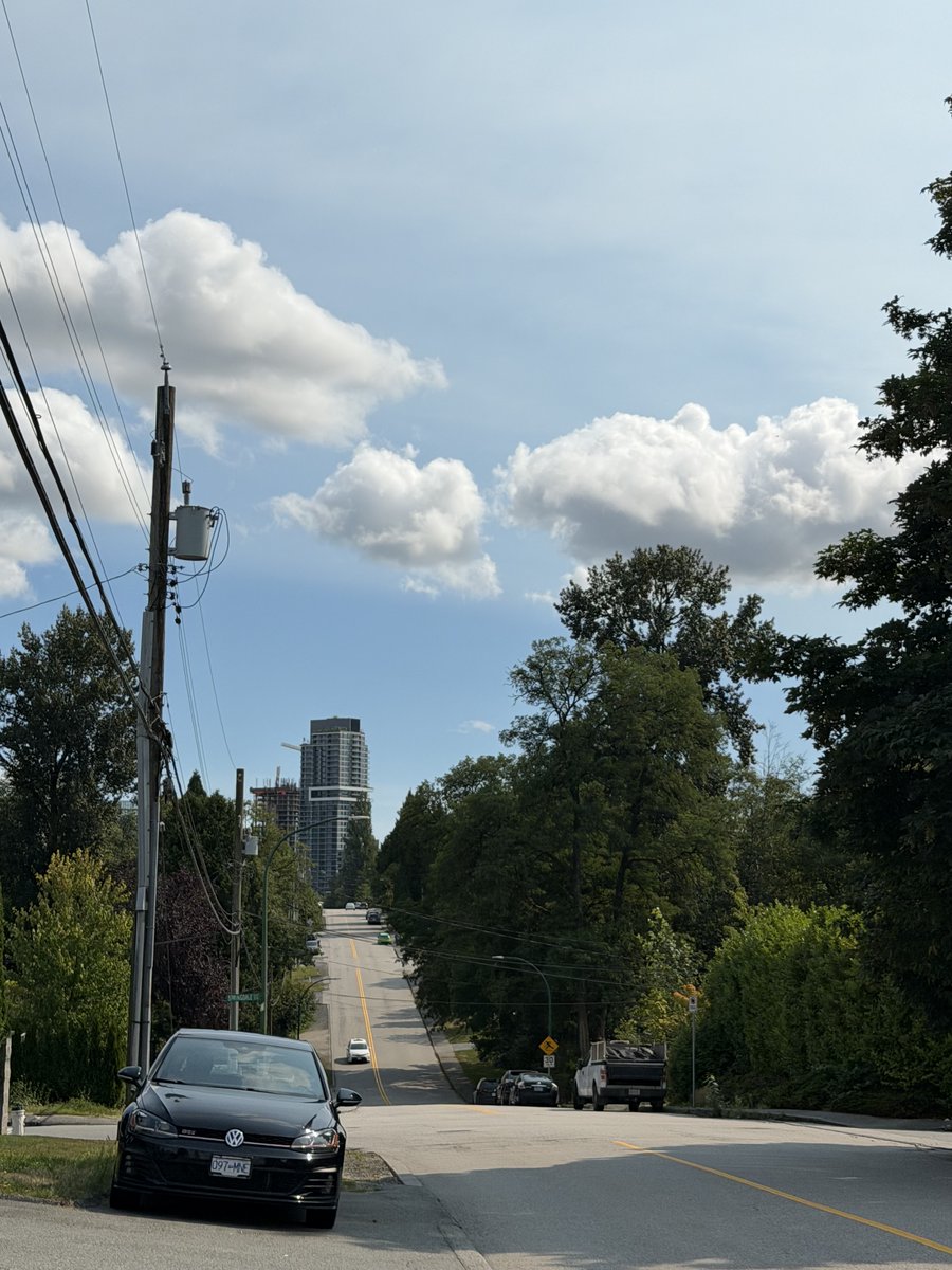kdeyoungster_'s tweet photo. Was between a 20 mins bus ride, or a 50 mins walk...I picked the walk.

Sunday morning in Brentwood: https://t.co/ROXnmtlHVC