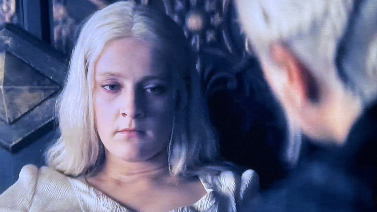 VictoriaVerite's tweet photo. Rhaenyra leave sweet baby H alone #demdragons #hotd https://t.co/hbdFlUTQcT
