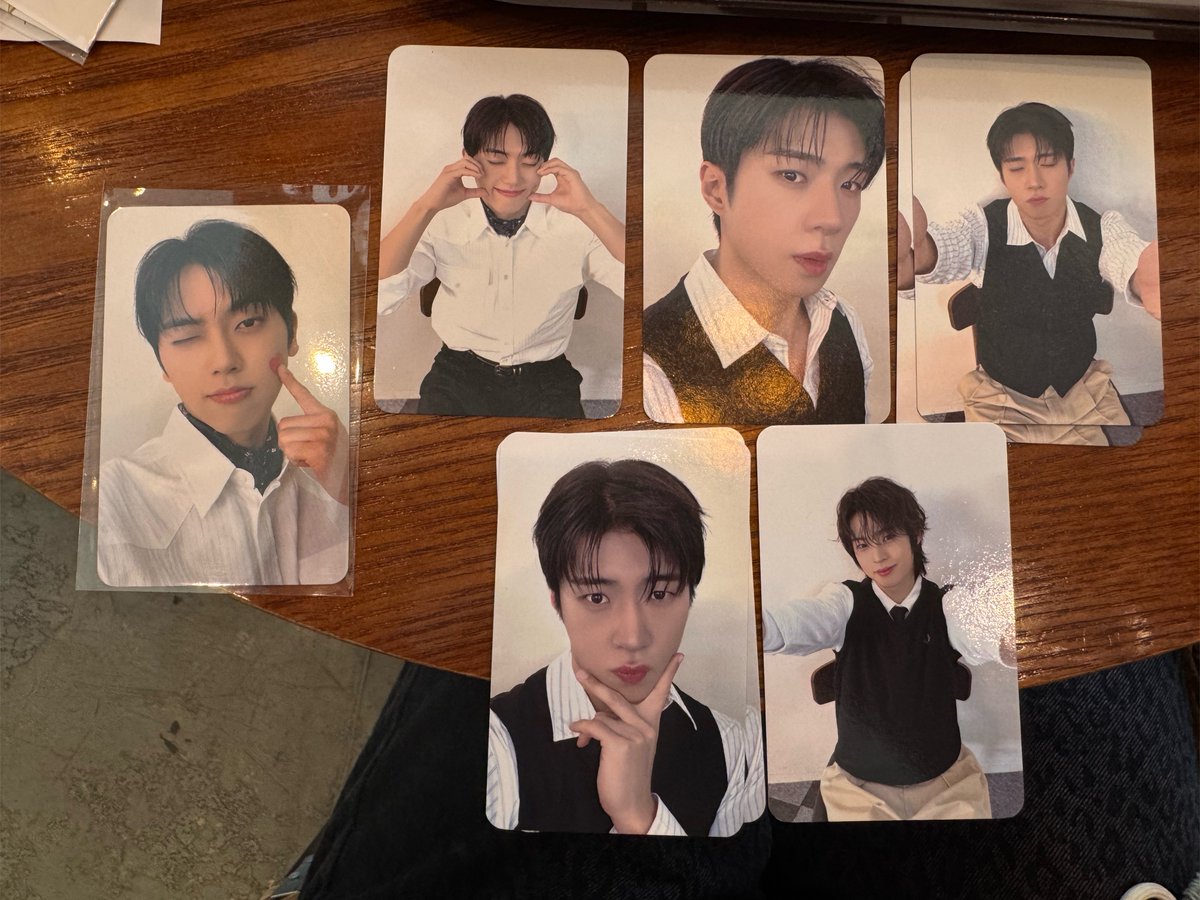 tata99689's tweet photo. 온앤오프 9주년 팝업 교환구해요

5만원 민균➡️ 승준
트레카 
효진 재영 민균➡️ ⭕️승준 이션

오늘 교환 가능합니당
지금도 근처에있어요
디엠이나 멘션해주시면 감사하겠습니다🙇‍♀️🙇‍♀️ https://t.co/dhbhzVVnsq