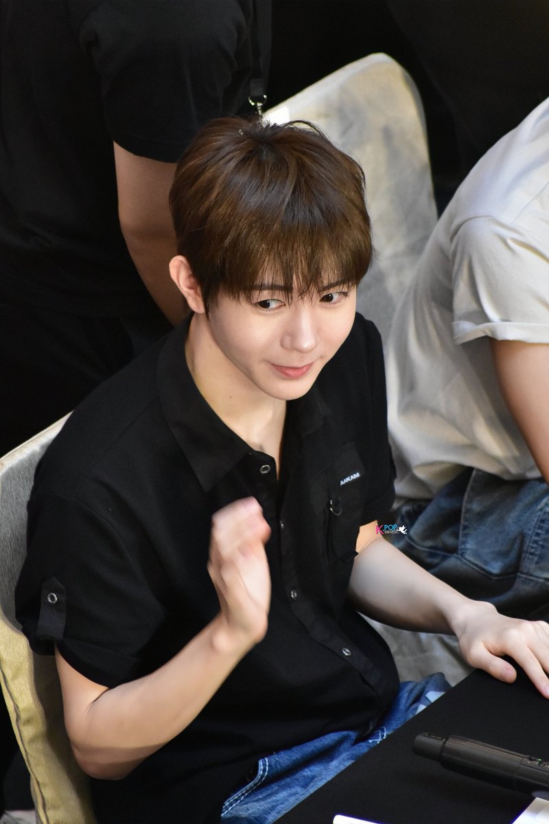 MyKpopHuntress's tweet photo. 260802 NCT WISH @ PAVILION BUKIT JALIL 🇲🇾
#NCTWISH #NCTWISHinKL #WISHinKL #료 #RYO https://t.co/4WEBmTxjeX