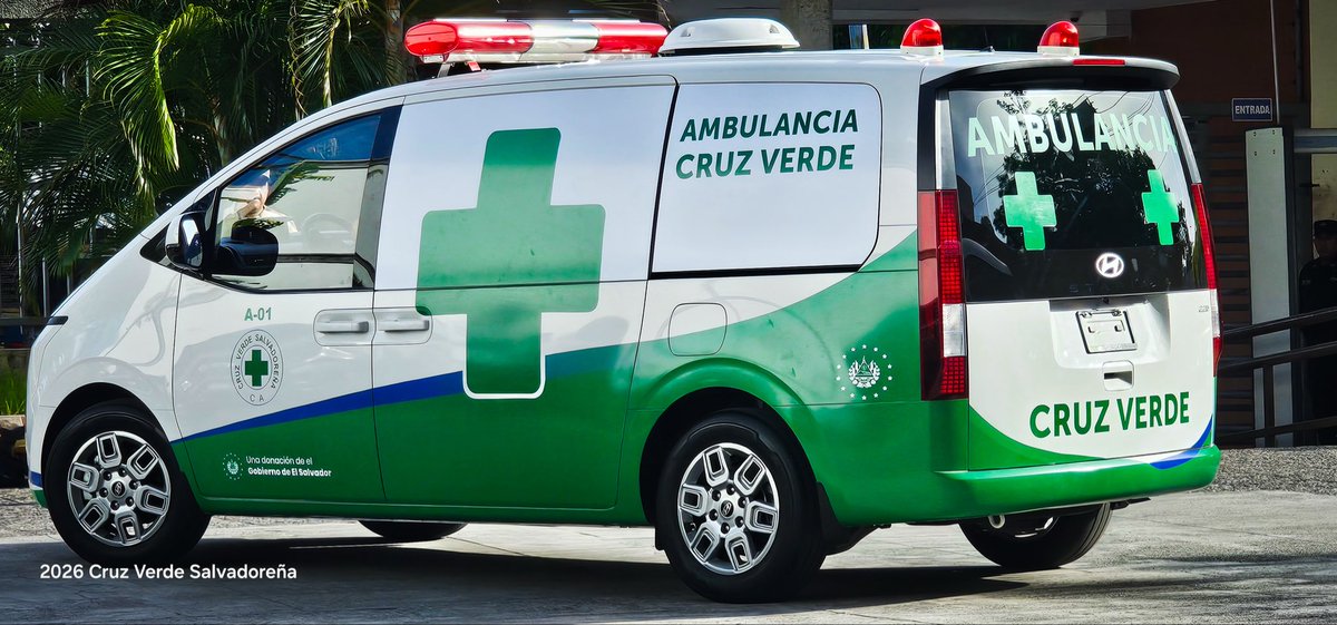 CvsOficial's tweet photo. Cruz Verde Salvadoreña expresa su más sincero agradecimiento al Gobierno del Presidente @nayibbukele por la valiosa donación de una moderna ambulancia, la cual será asignada a Cruz Verde Salvadoreña seccional Quezaltepeque, fortaleciendo nuestra capacidad de respuesta y atención prehospitalaria.

Esta nueva unidad permitirá brindar una asistencia más eficiente y oportuna a la población, reforzando el trabajo que nuestros voluntarios realizan las 24 horas del día en beneficio de las familias de Quezaltepeque y sus alrededores.