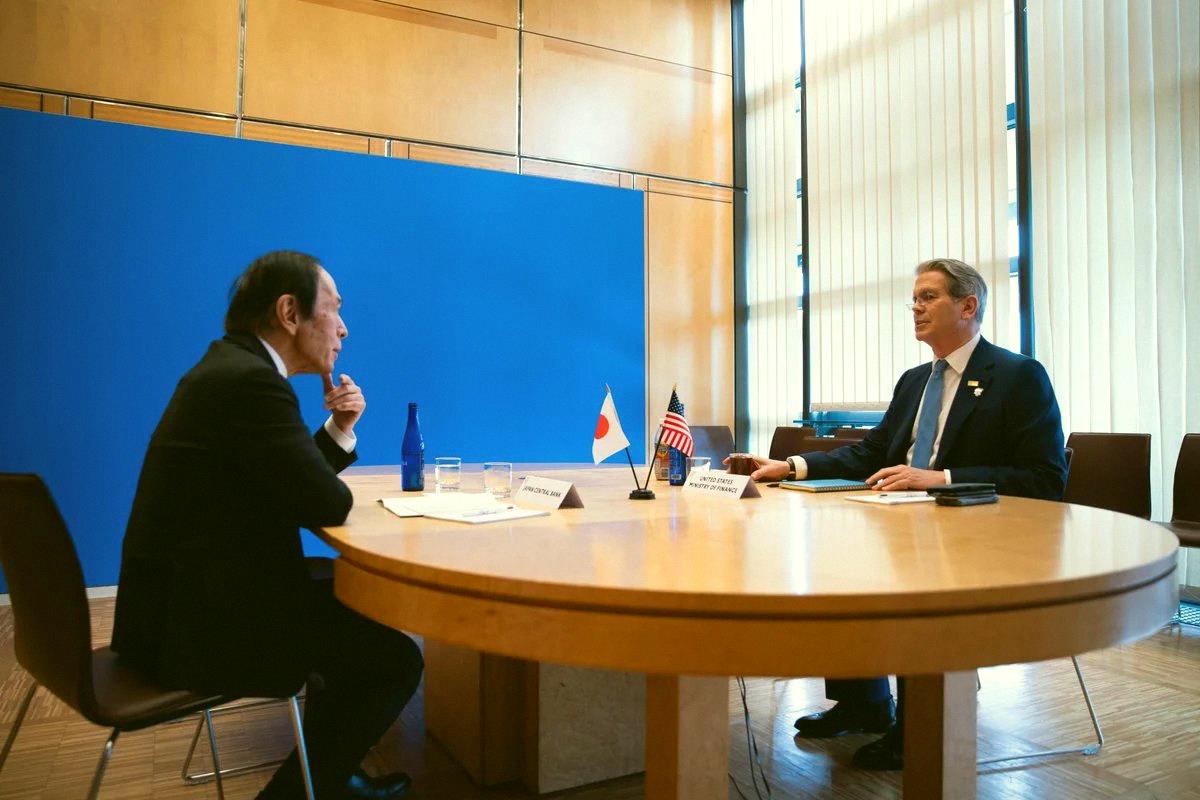 RU0515's tweet photo. 速報です🇯🇵🇺🇸 米財務長官スコット・ベッセント氏が「円への介入をためらわない」と発言。
金曜の介入で円は1ドル=157円まで上昇したけど、日銀も米財務省も「160円が限界」と見られてるみたい。
あと少しで再介入もあるかもね。😅 https://t.co/aiL4g4ztyV