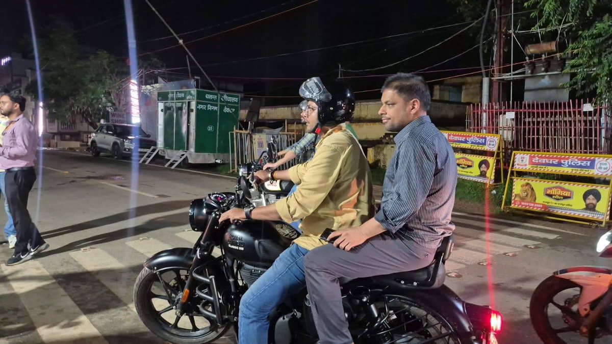 DCDeoghar's tweet photo. राजकीय श्रावणी मेला, 2026 के पहले सोमवारी को लेकर अहले सुबह रुटलाइन, होल्डिंग पॉइंट्स और बाबा मंदिर के आसपास के क्षेत्रों का निरीक्षण किया। 
@JharkhandCMO @prdjharkhand https://t.co/6u4481Nzbp