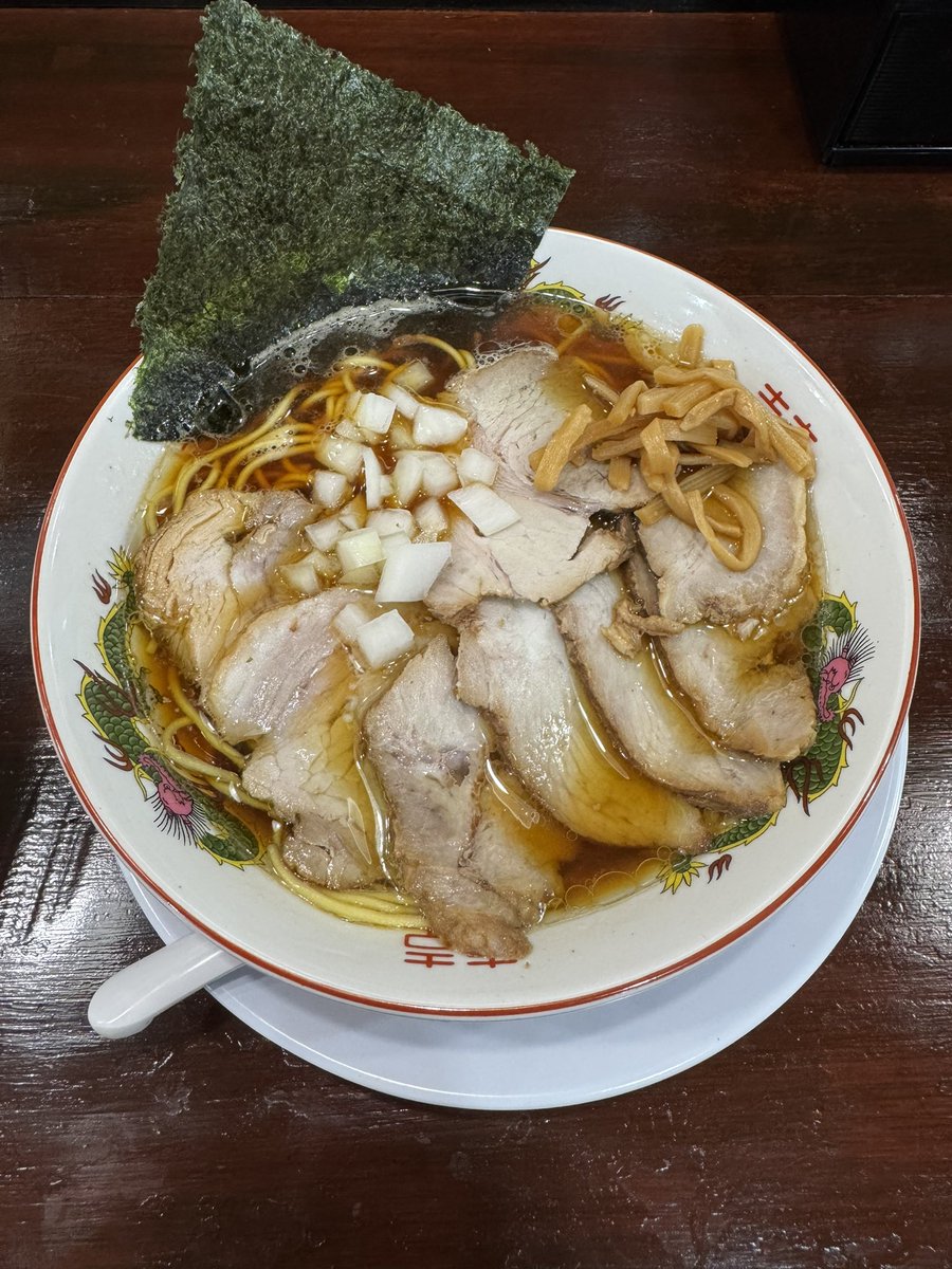 No9681_9's tweet photo. 気が付いたら1ヶ月で5回も、家から徒歩1分の所にオープンしたラーメン屋さん『もくもく亭』に行ってた。
#もくもく亭
#ラーメン https://t.co/oBbV41na2V