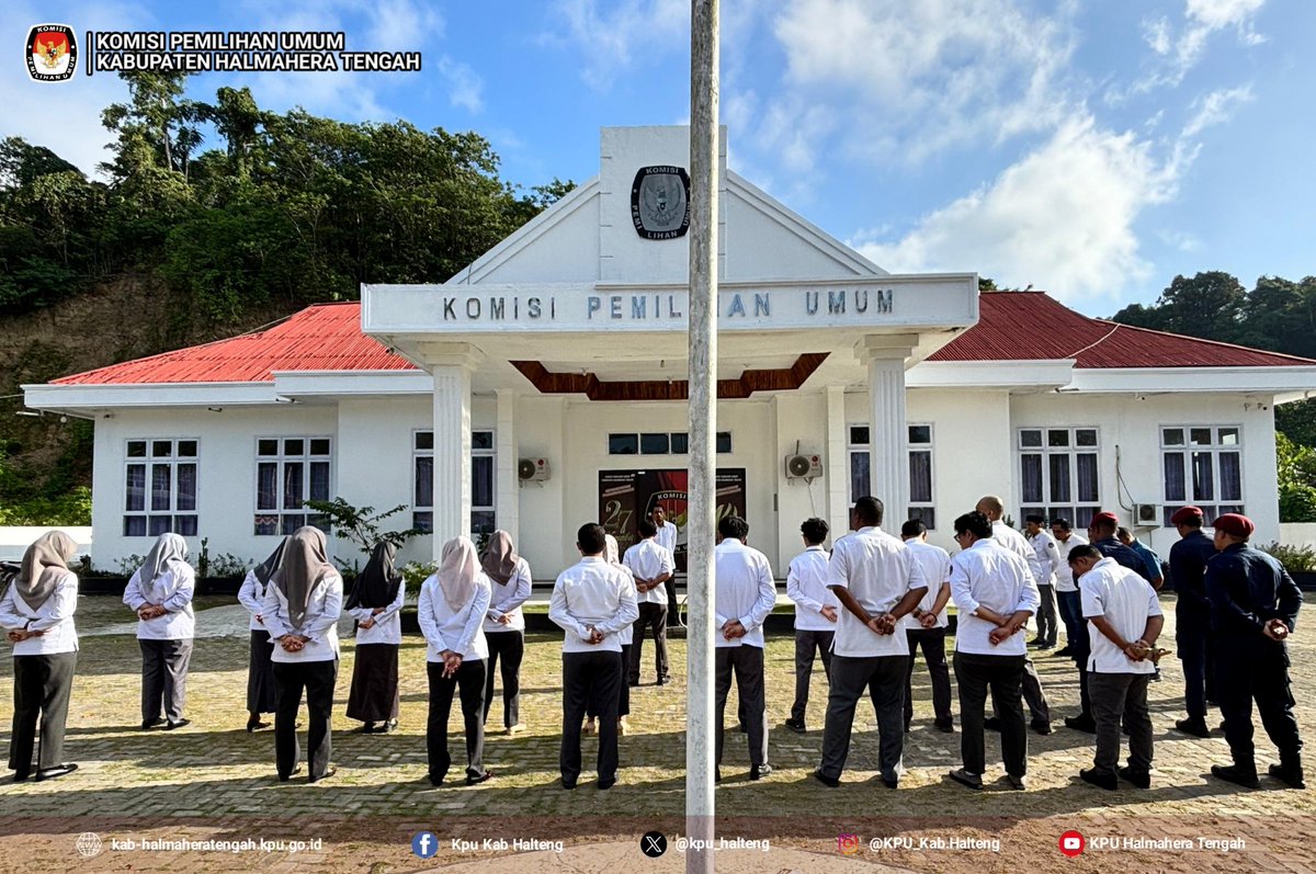 kpu_halteng's tweet photo. 3. Sekretaris KPU Halteng Abdul Hafid, kepala sub bagian dan staf Sekretariat KPU Halteng. 

Apel pagi ini dipimpin oleh Kepala Sub Bagian Keuangan, Umum dan Logistik, Sukarno Soleman.

Dalam amanatnya, Rahman mengingatkan seluruh pegawai untuk mendukung kesuksesan pelaksanaan https://t.co/wqNpu4a91g