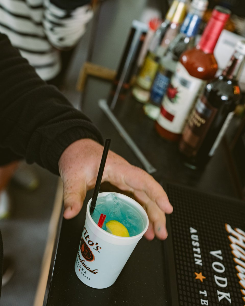 GORaymondJames's tweet photo. Swing by the @TitosVodka Golf Club, located between 10 green and 18 tee, for all the clubhouse perks—plus putting plinko, giveaways, a birdie-worthy view, and (most importantly!) air-conditioning. https://t.co/kLh7vYIvnH
