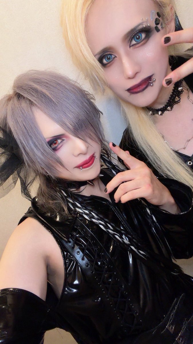 KANADE_MOB2019's tweet photo. 昨日のライブで
美景さんと写真を撮らせていただきました。とても嬉しい。
素敵なドラムをありがとうございました！ https://t.co/7ltwDdZEMm