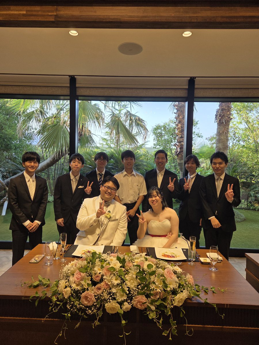 yusa291igo's tweet photo. 昨日は自分の結婚式でした！
囲碁感満載にしてもらってとっても楽しかったです！！
写真は
碁盤風ケーキ（誰の棋譜でしょう）
結婚証明書
囲碁友の一部と一緒に📷

お相手はみやれーさんです。
どこかでお会いしたらよろしくお願い致します🍵 https://t.co/ZQjeGIWQqG