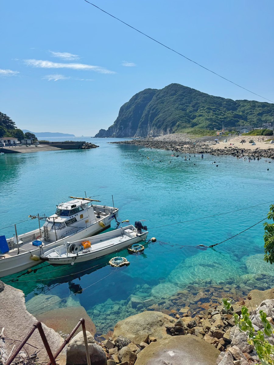 eb_maruchan's tweet photo. どちゃくそ綺麗な海で遊んできた！！
対岸？にイルカも泳いでた！！
めちゃいい所やった！！ https://t.co/FiGFMM4tz8