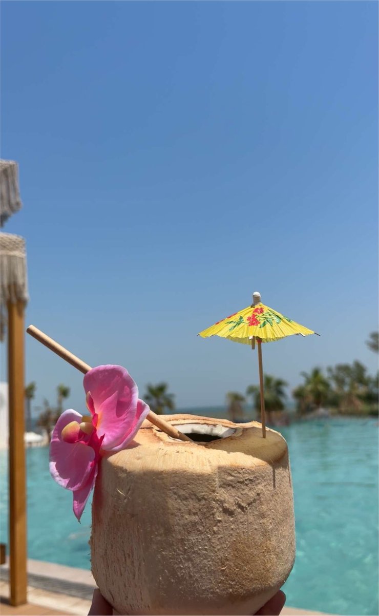 wbalmutairi's tweet photo. Tanning season 🌊☀️🌴🌺 https://t.co/nlGiU4Gzg6