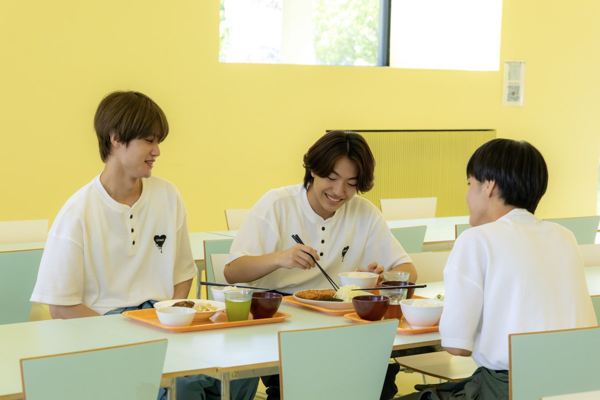 kantele's tweet photo. 『#関西ジュニア ノーフィルター ～殻、破ル。～』
📺8/3(月) カンテレ 25:46～（関西ローカル）

#大西風雅 さん・AmBitious #井上一太 さん・Boys be #角紳太郎 さんが貝殻から絵具を手作りして丸1日🐚
その苦労の先に生まれた3人の日本画がついに完成します✨

「完成した絵をプレゼントするなら誰に渡す…？」などいくつか質問しちゃいました💭

詳しくはこちら👇
https://t.co/f4QgkFmPMU

アート編・前編をまだご覧になっていない方、もう一度見たい方はTVerにて配信中です📺
https://t.co/BOx4mlmJVB
